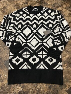 NWT 🆕 Devoted Women’s Black & White Geometric Knit Sweater size XS